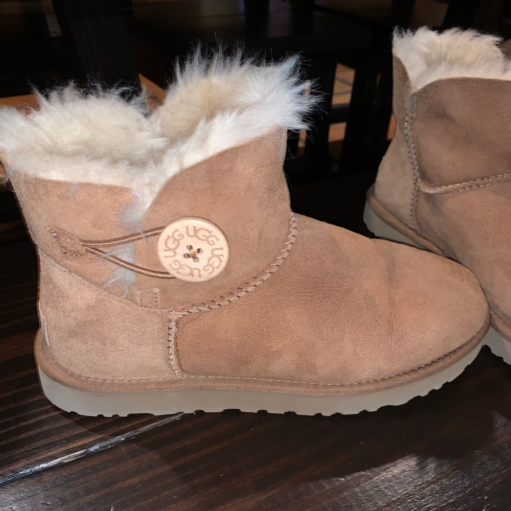 UGG Bailey Button Mini II